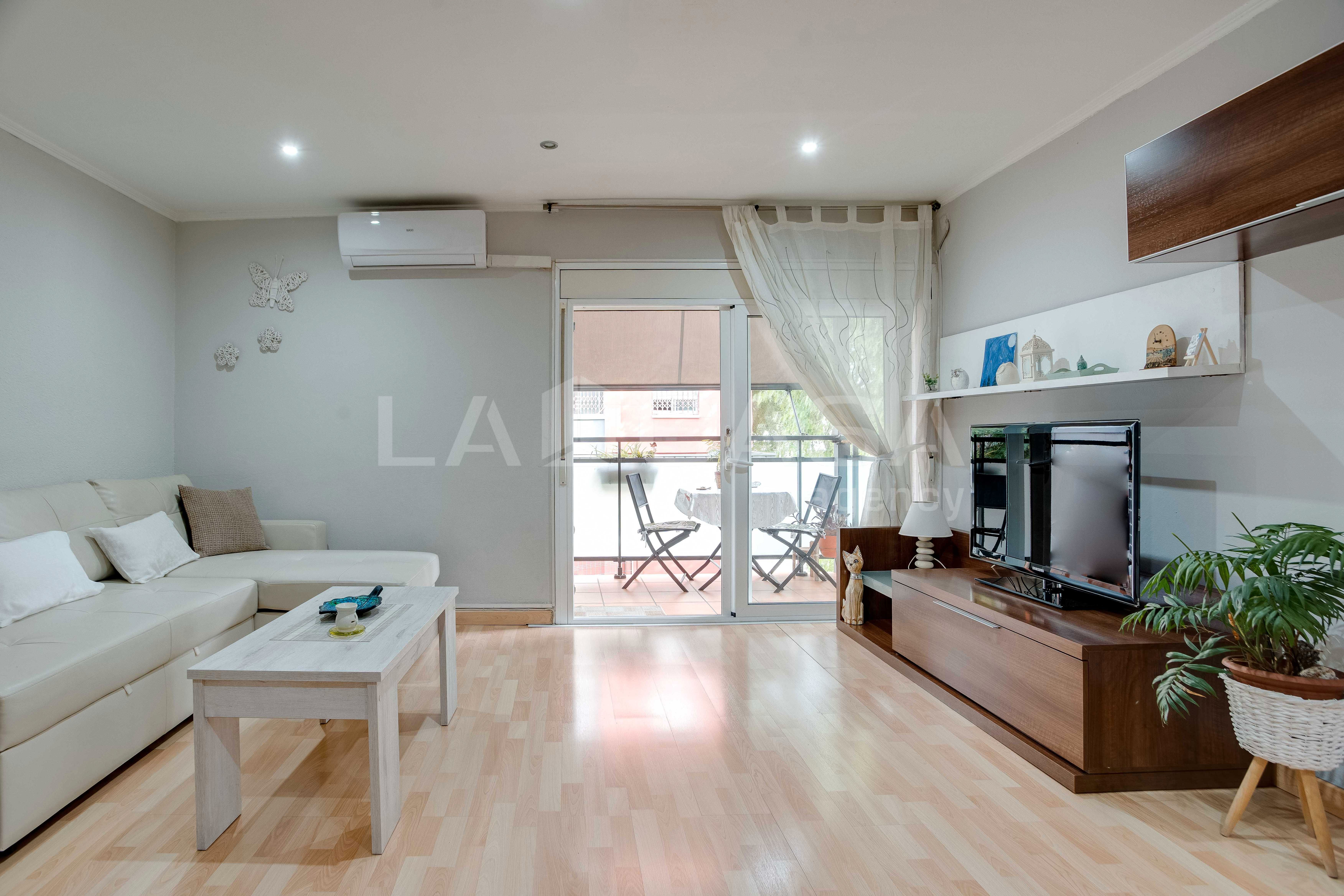Living room of Flat for sale in  Barcelona Capital  with Heating