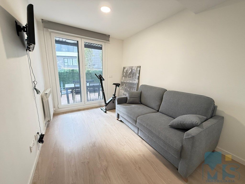 Sala d'estar de Pis en venda en Donostia - San Sebastián  amb Terrassa