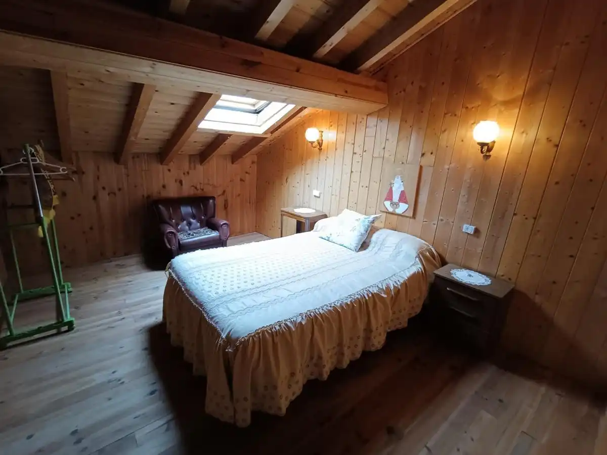 Schlafzimmer von Einfamilien-Reihenhaus zum Verkauf in Peñamellera Alta mit Heizung, Privatgarten und Terrasse