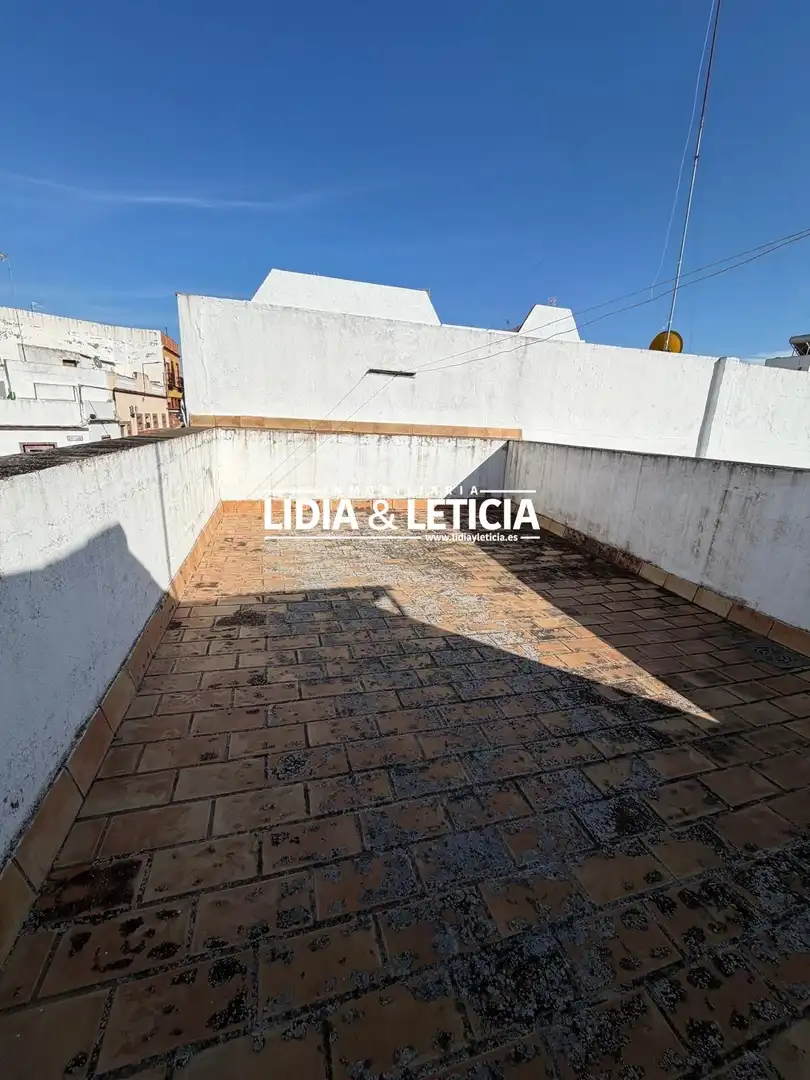 Vista exterior de Casa o xalet en venda en Alcalá de Guadaira amb Aire condicionat, Traster i Piscina
