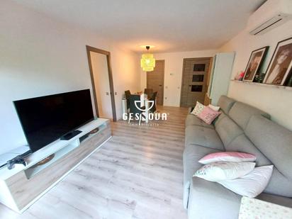 Sala d'estar de Pis en venda en Sant Feliu de Llobregat amb Aire condicionat, Calefacció i Balcó