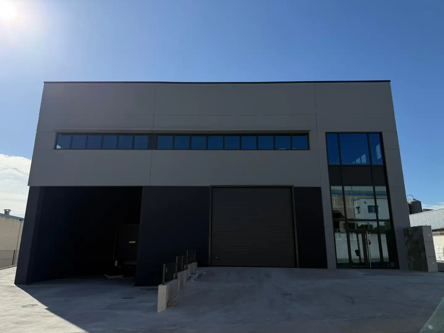Nave industrial en alquiler en Carrer del Pintor Tàpies