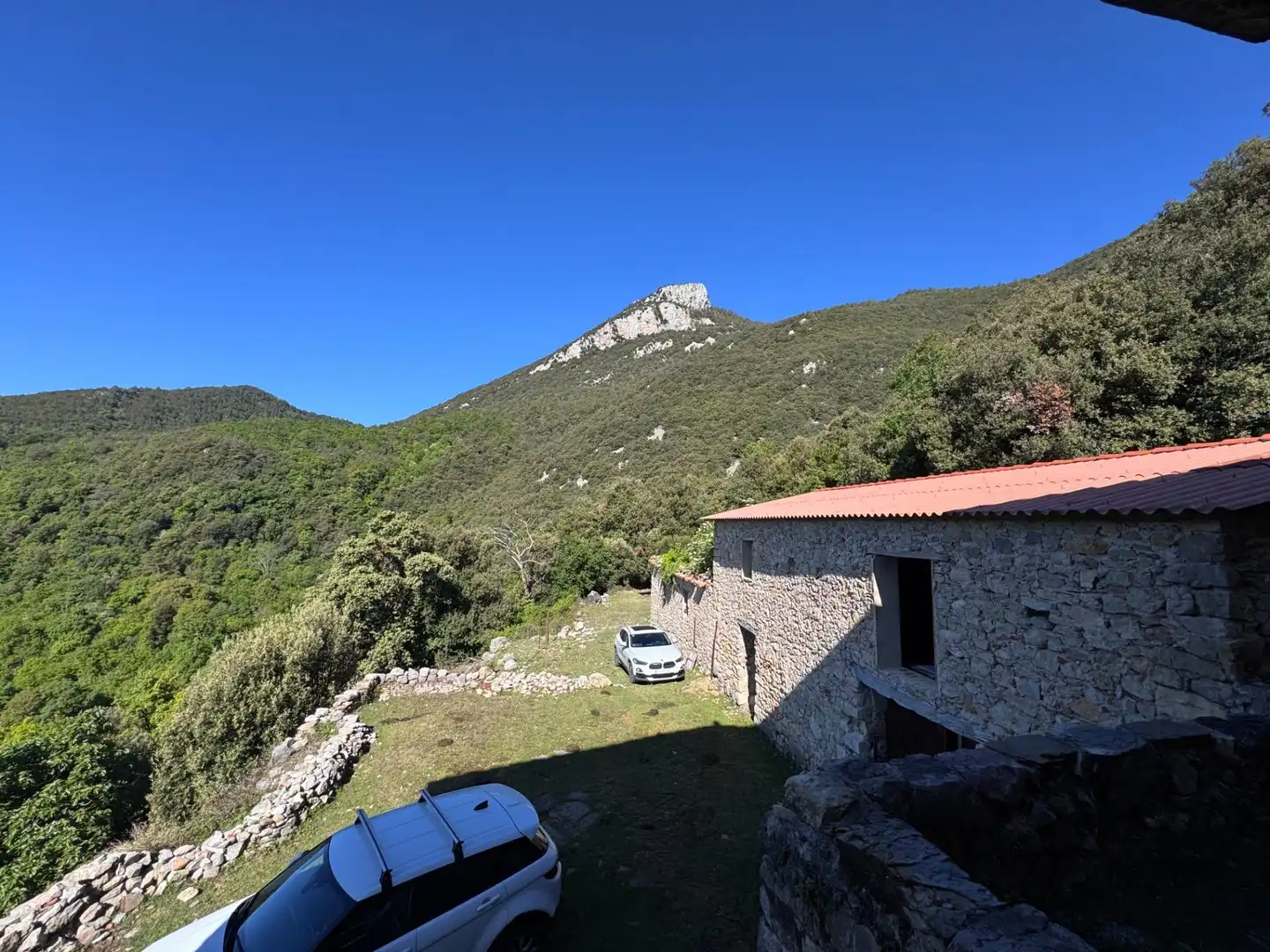 Vista exterior de Finca rústica en venda en Albanyà amb Jardí privat, Terrassa i Traster