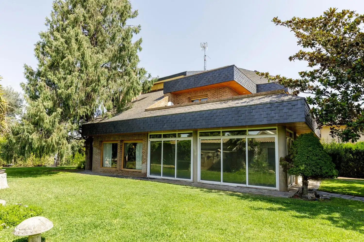Exterior view of Houses for sale in Zaragoza  with Air Conditioner, Heating and Private garden