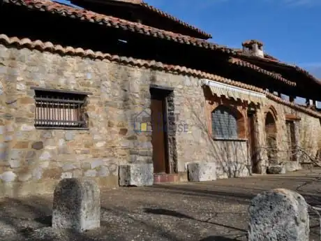 Vista exterior de Local en venda en Santovenia de la Valdoncina amb Aire condicionat, Parquet i Terrassa