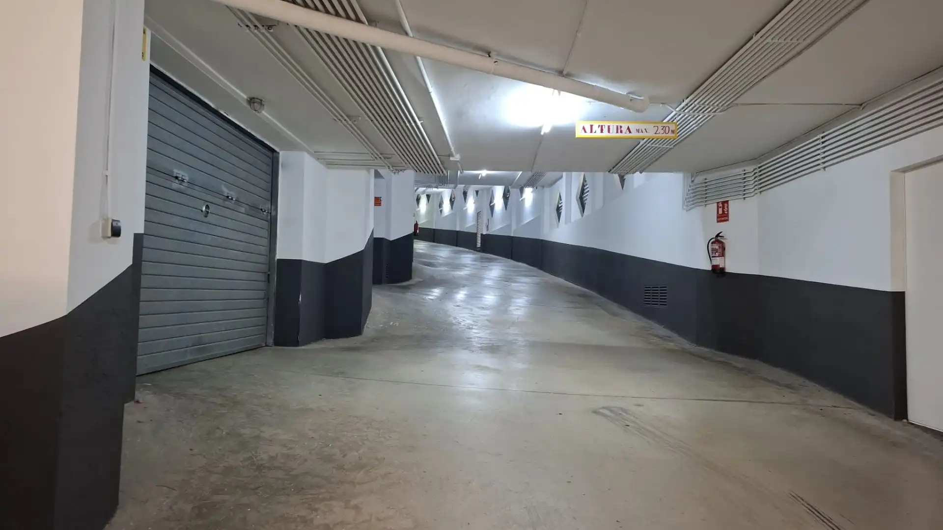 Parking de Casa adosada en venta en Vallirana con Aire acondicionado, Calefacción y Terraza