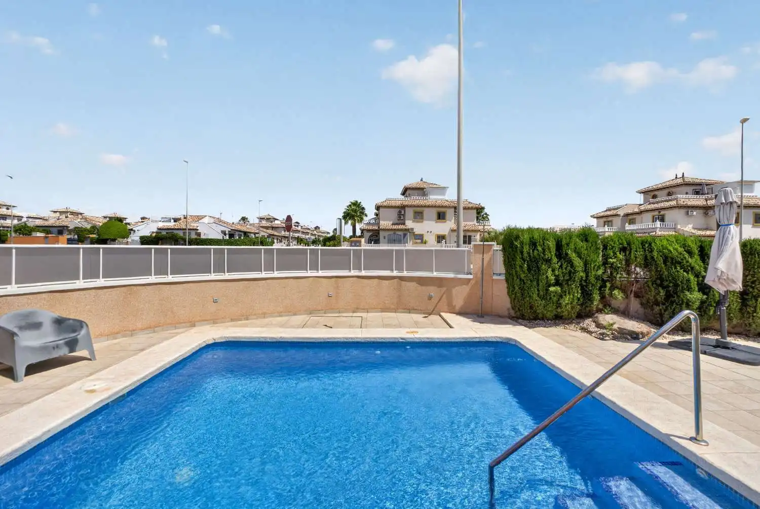 Piscina de Casa adosada en venta en Orihuela con Aire acondicionado, Calefacción y Terraza