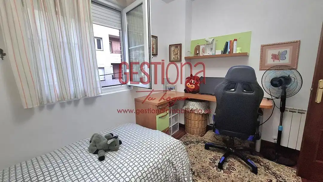 Schlafzimmer von Erdgeschoss zum Verkauf in Castro-Urdiales mit Heizung, Privatgarten und Terrasse