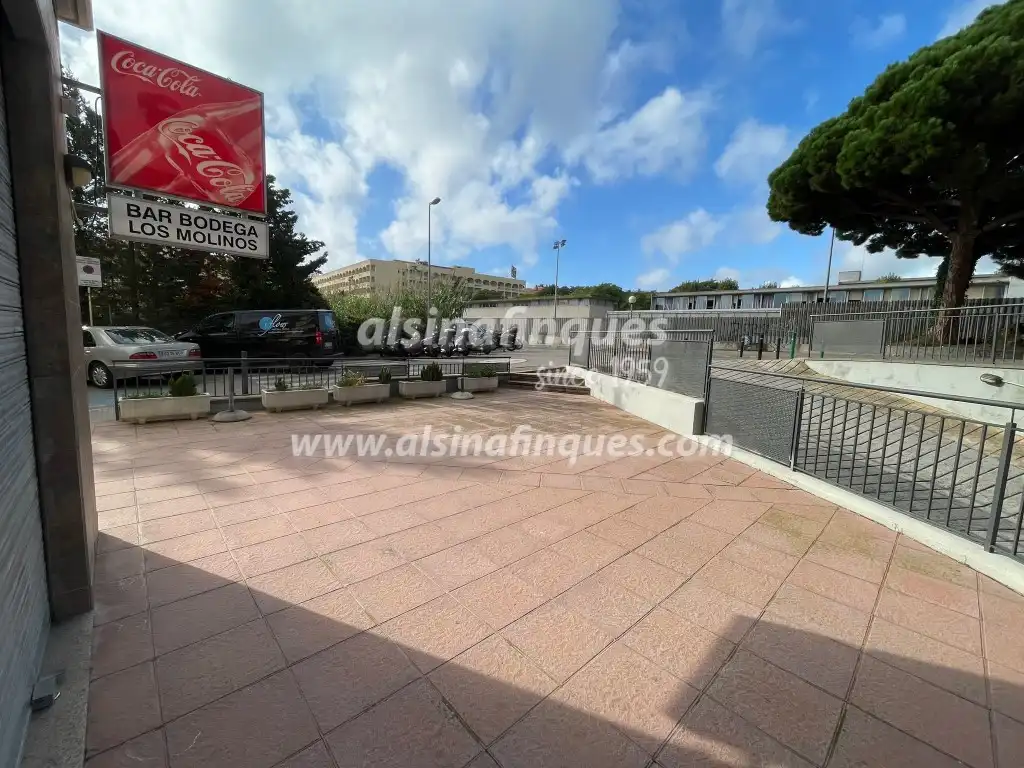 Vista exterior de Local en venda en Lloret de Mar