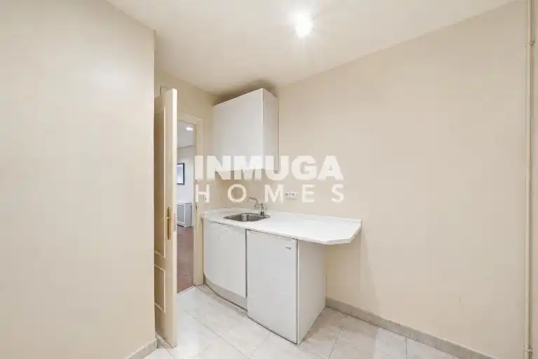 Bedroom of Flat for sale in Madrid  with Air Conditioner, Heating and Storage room