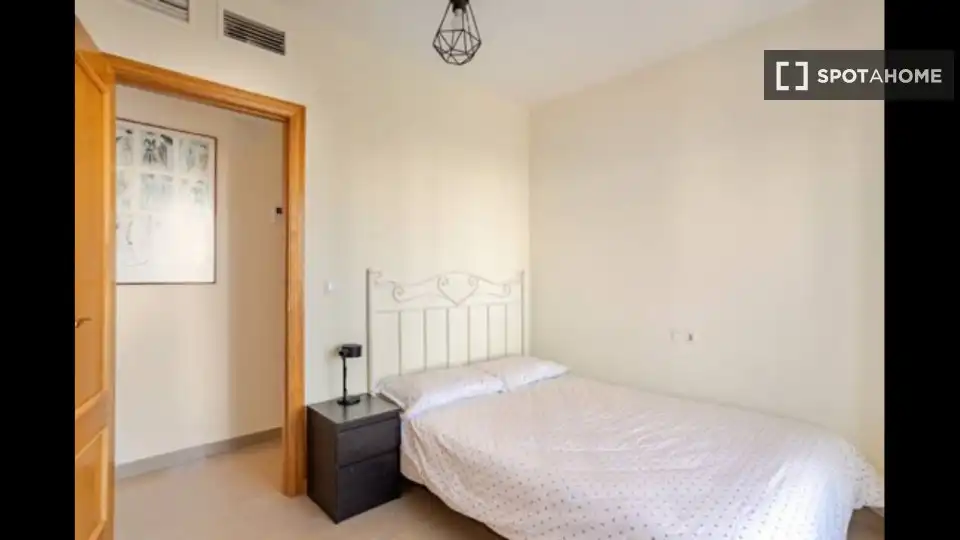 Dormitori de Apartament per a compartir en El Campello amb Aire condicionat, Terrassa i Moblat