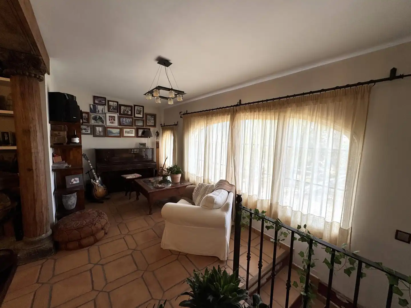 Sala d'estar de Casa o xalet en venda en El Puerto de Santa María amb Jardí privat, Terrassa i Piscina
