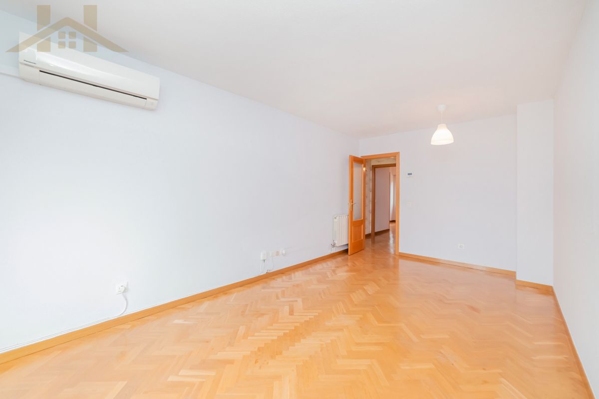 Bedroom of Flat for sale in Tres Cantos  with Air Conditioner, Heating and Balcony