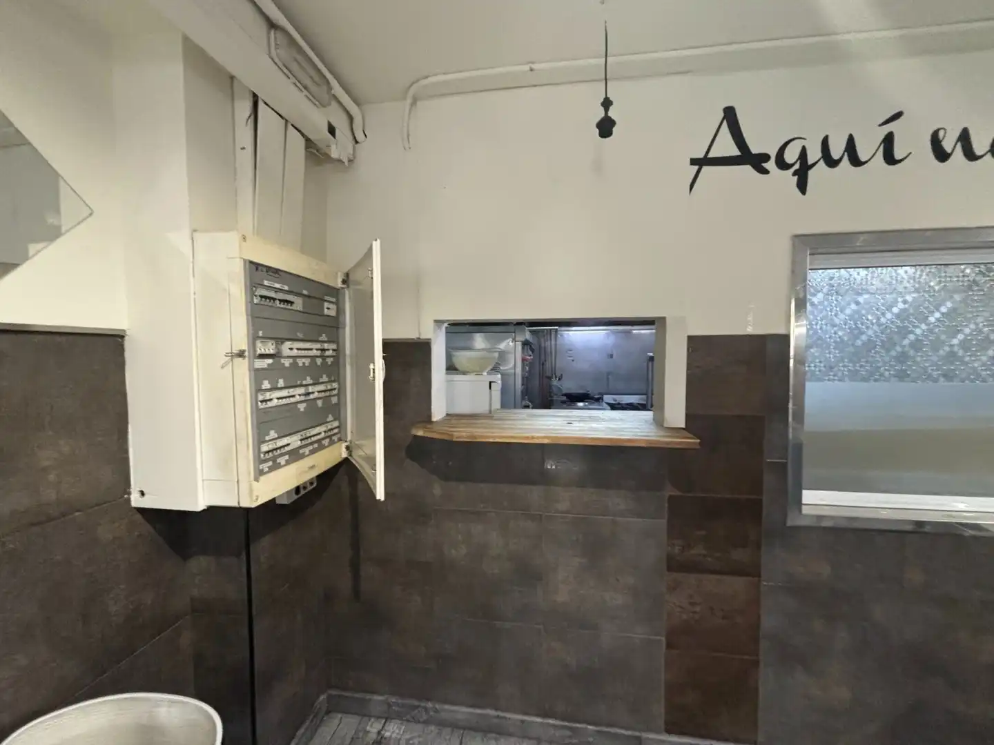 Business premises for transfer in Sants - Montjuïc, imagen 4