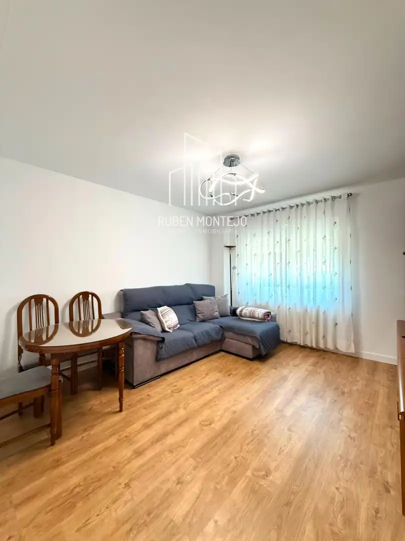 Living room of Flat for rent in Salamanca  with Heating, Terrace and Storage room