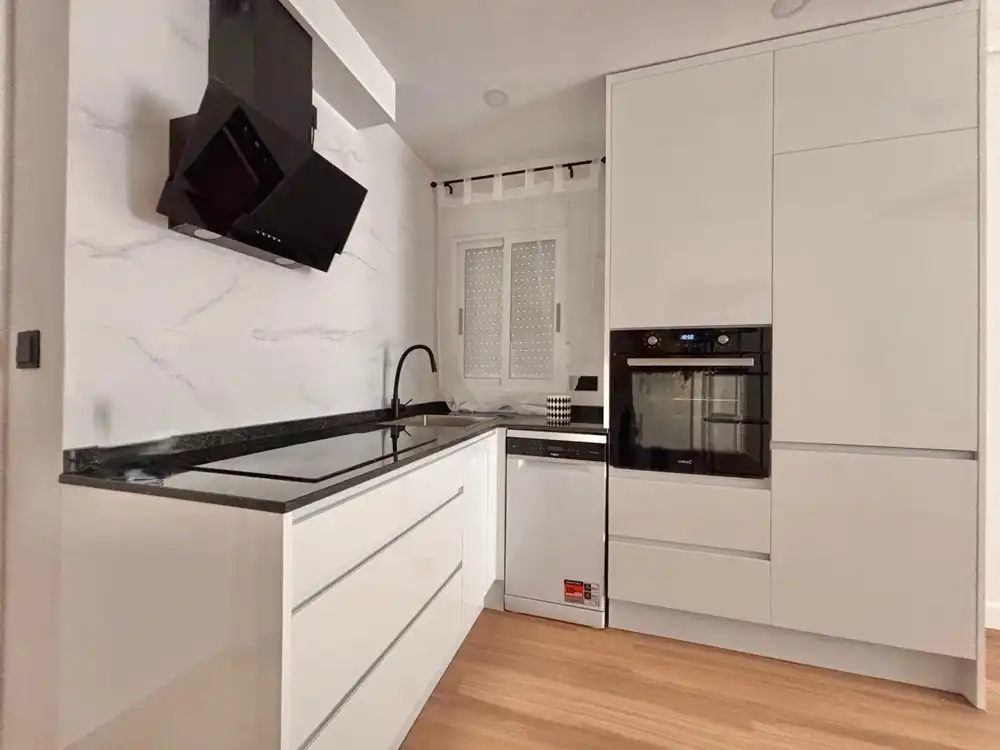 Cuina de Apartament en venda en Torrevieja amb Aire condicionat, Parquet i Moblat