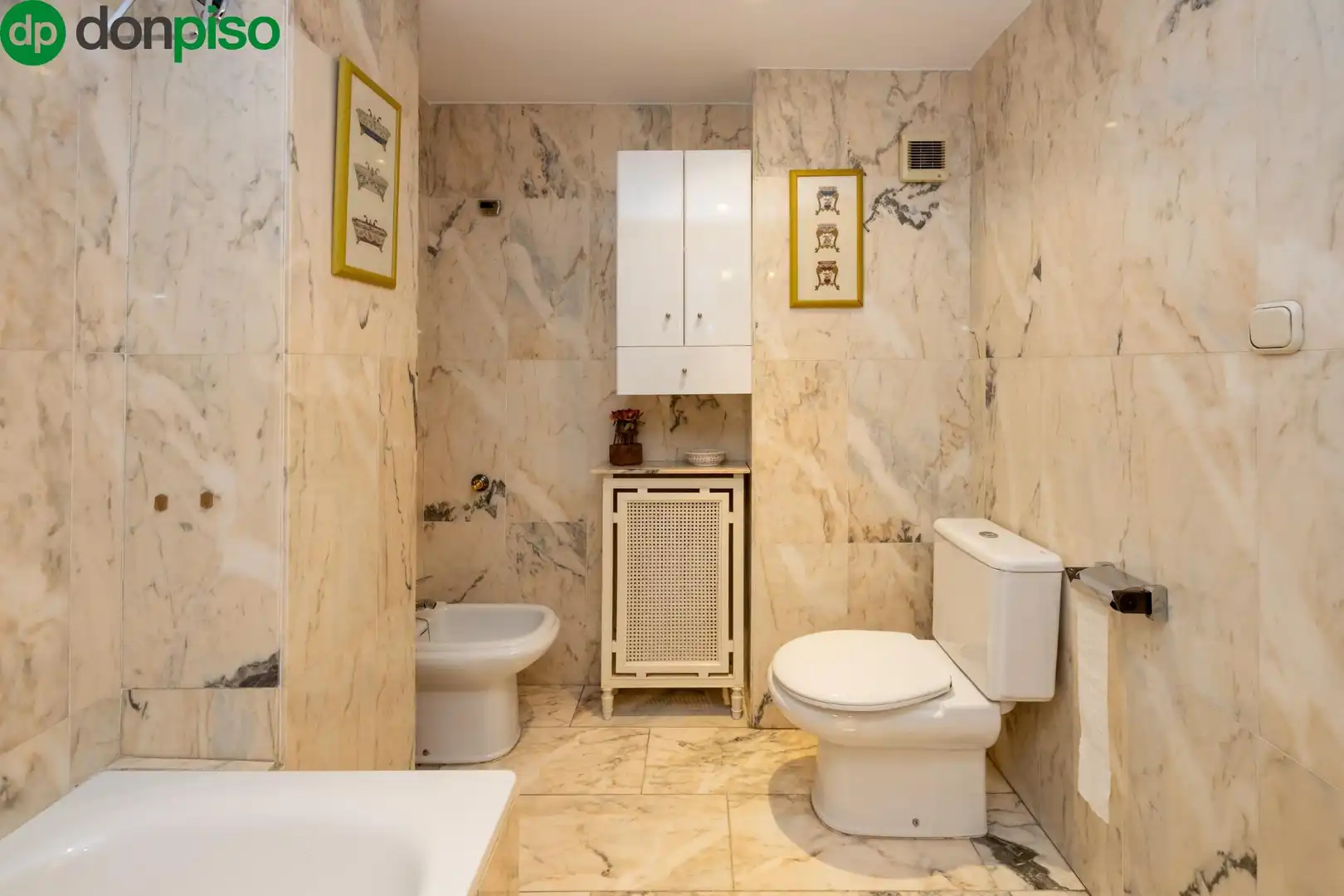 Bathroom of Flat for sale in Granada  with Air Conditioner, Heating and Terrace