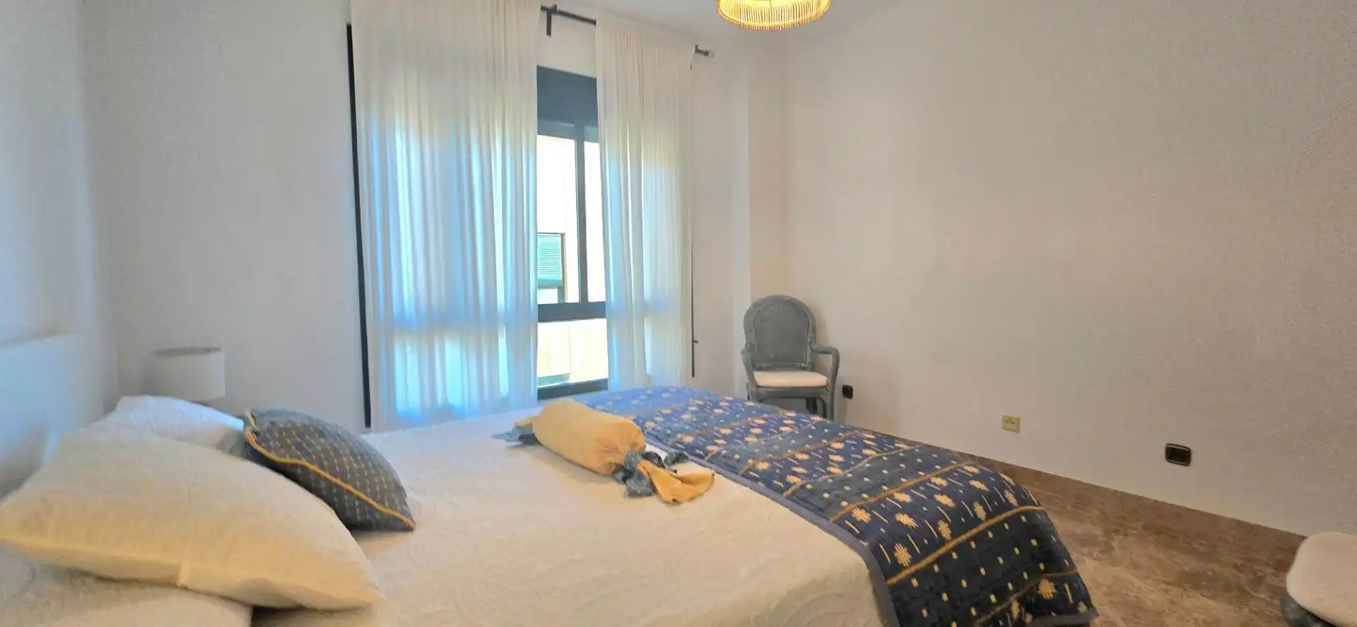 Dormitori de Pis de lloguer en Marbella amb Aire condicionat, Moblat i Jacuzzi