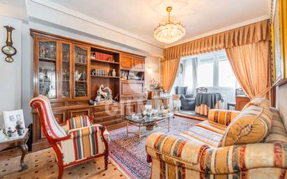 Living room of Flat for sale in  Madrid Capital  with Air Conditioner, Heating and Parquet flooring