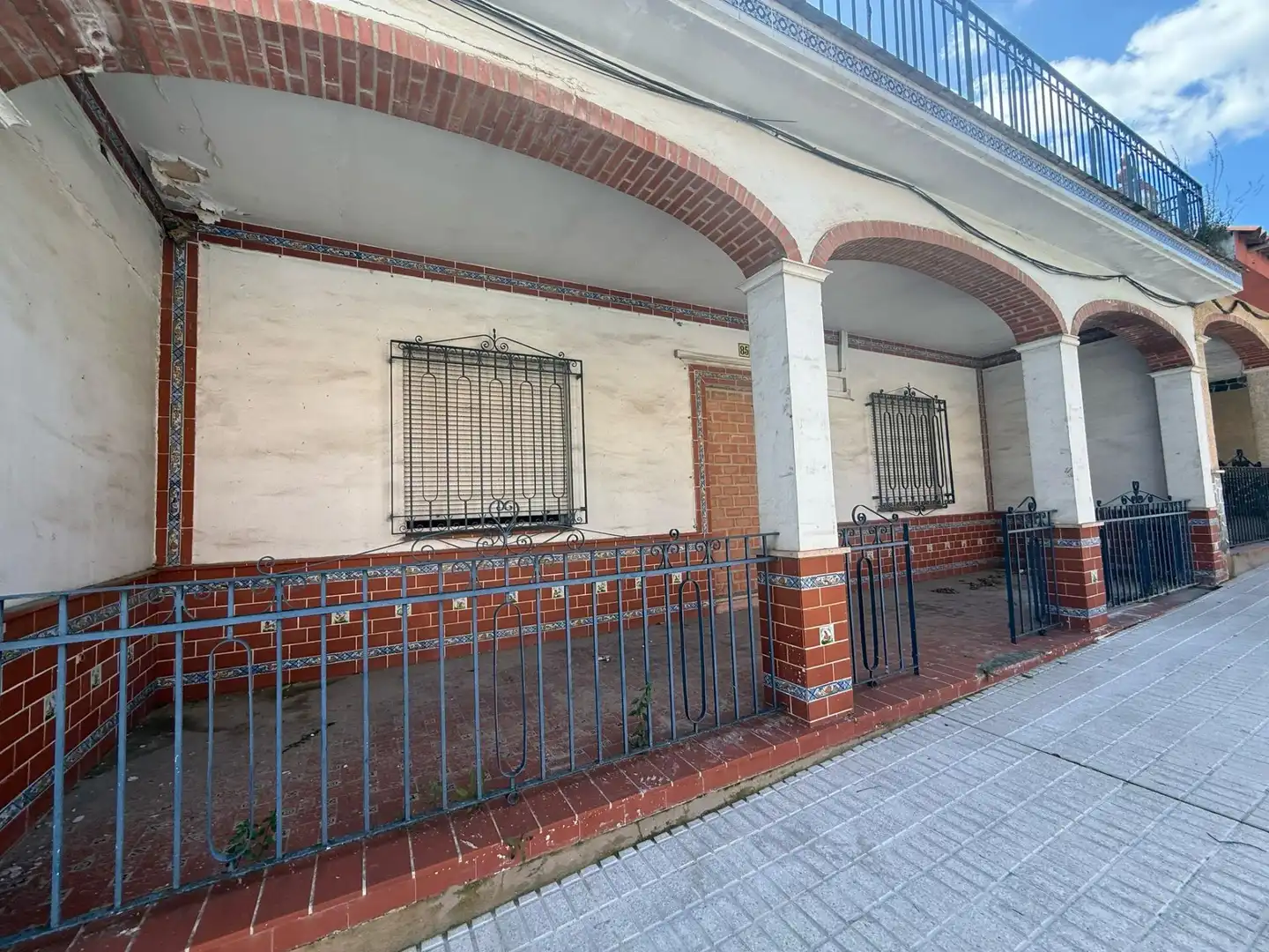 Außenansicht von Residential zum Verkauf in Bormujos