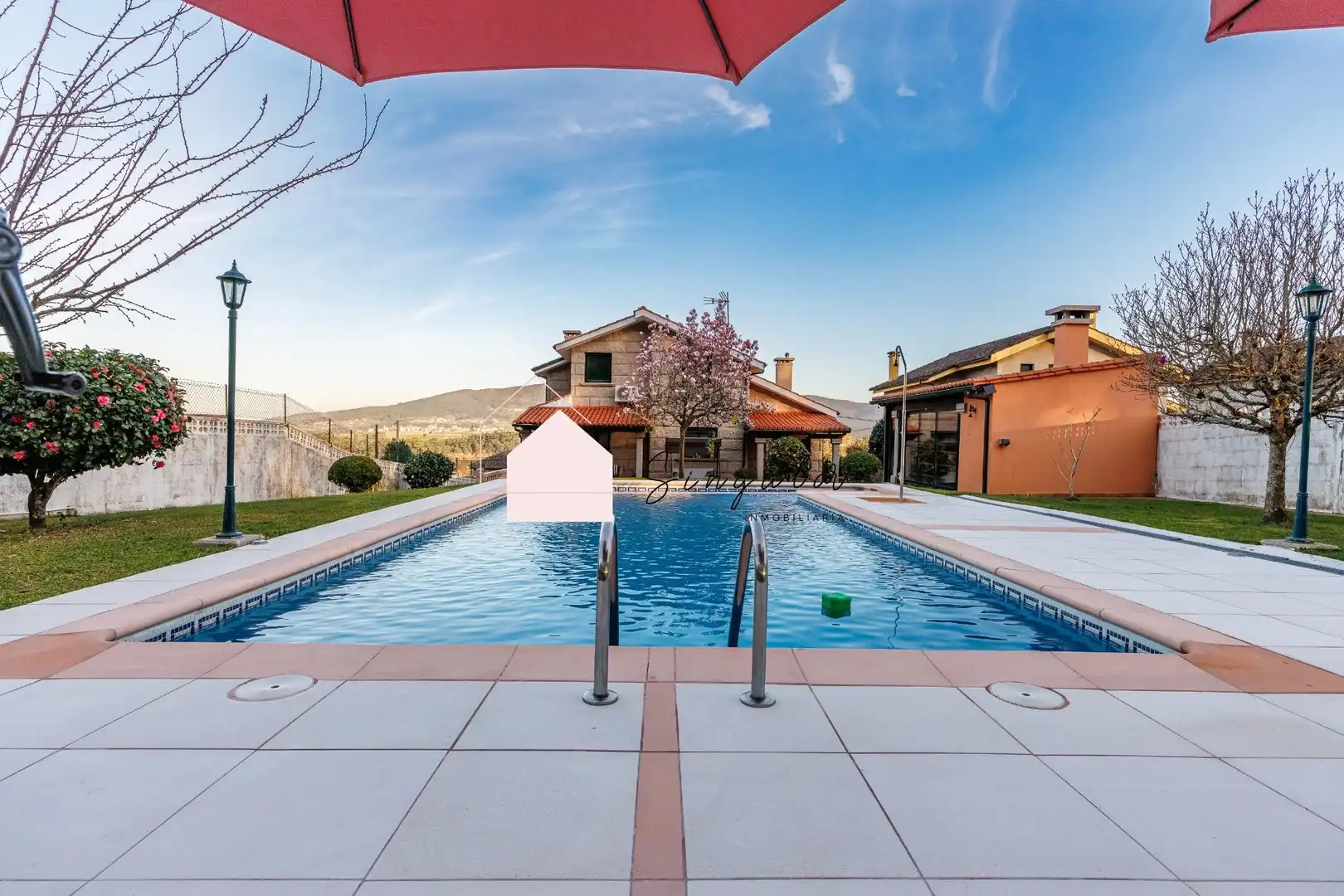 Schwimmbecken von Haus oder Chalet zum Verkauf in Tui mit Heizung, Abstellraum und Schwimmbad