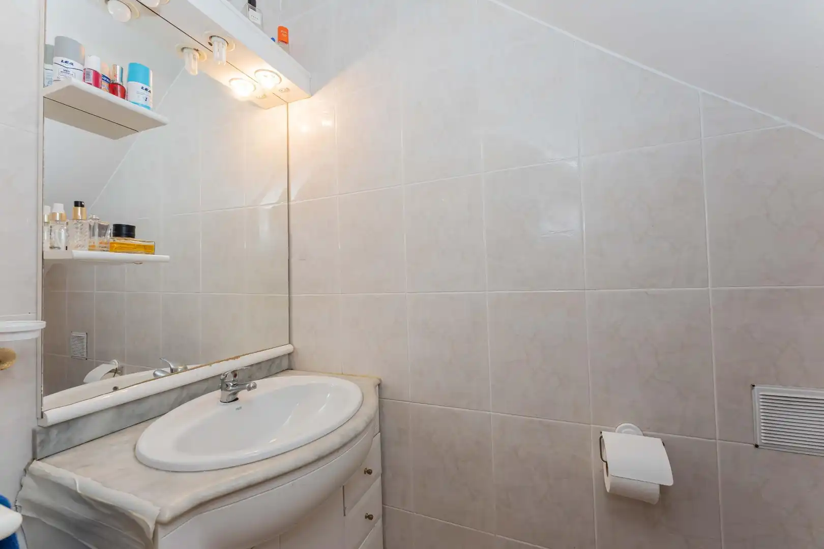 Bany de Casa o xalet en venda en Viladecans amb Aire condicionat, Calefacció i Jardí privat