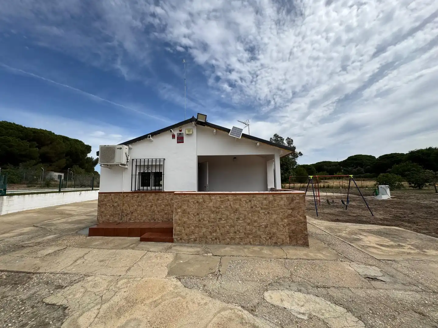 Außenansicht von Country house zum Verkauf in Lucena del Puerto mit Schwimmbad
