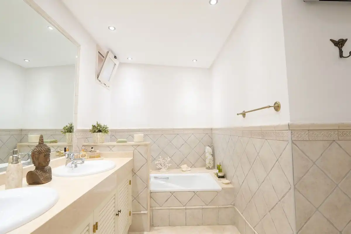 Baño de Planta baja en venta en Marbella con Aire acondicionado, Terraza y Trastero