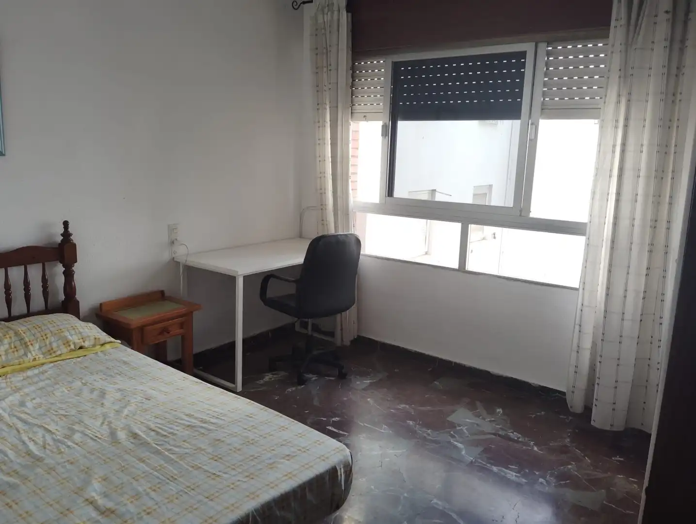 Habitación de Piso de alquiler en Granada con Calefacción, Amueblado y Horno