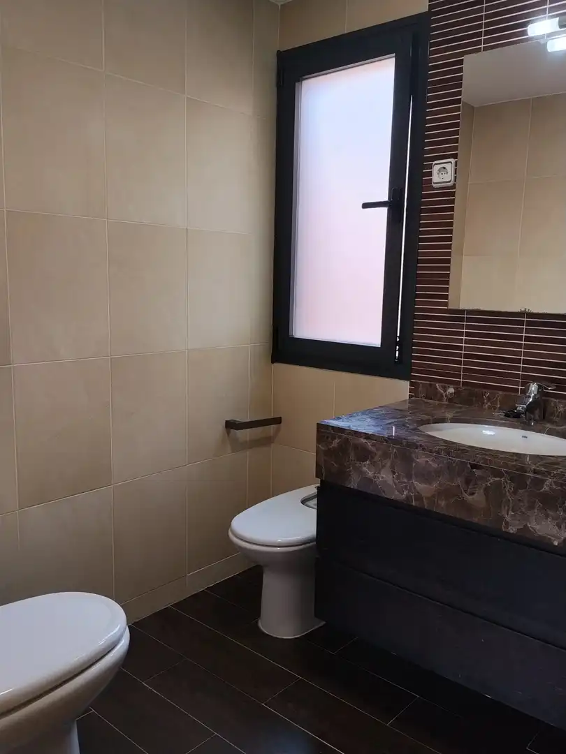 Bany de Dúplex de lloguer en Pozuelo de Alarcón amb Aire condicionat, Calefacció i Terrassa