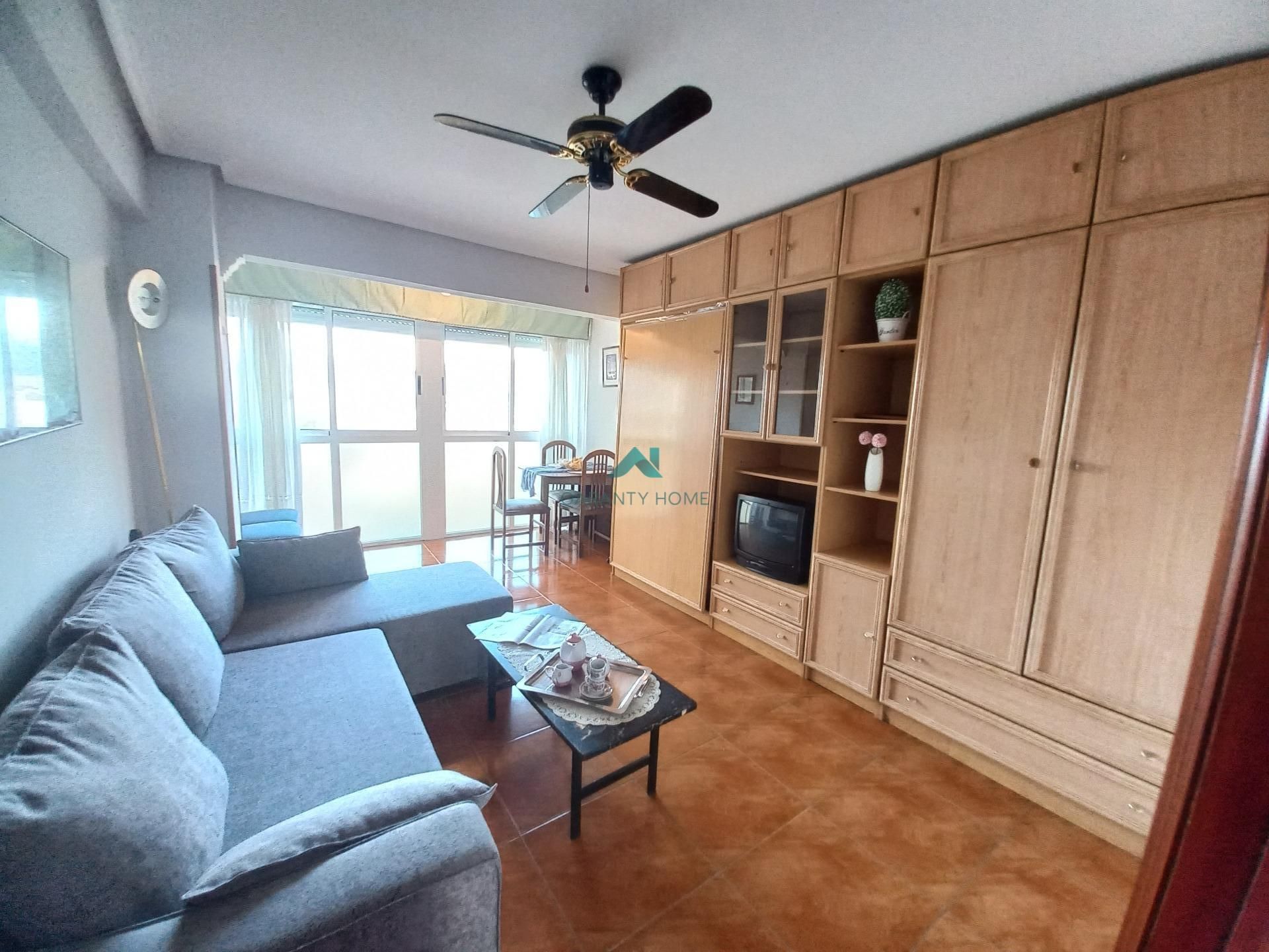 Sala d'estar de Apartament en venda en Laredo amb Jardí privat