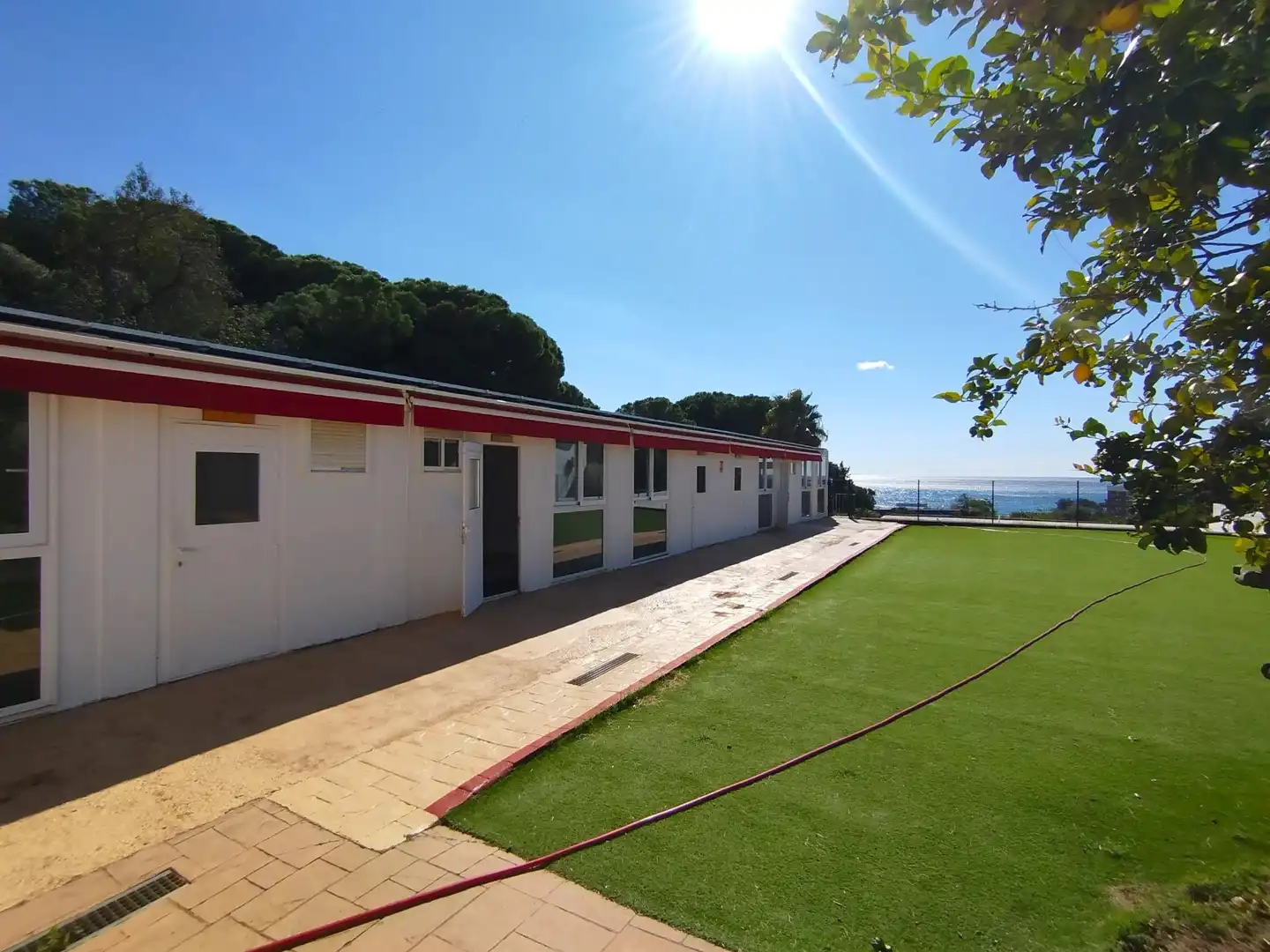 Vista exterior de Local en venda en Canet de Mar amb Aire condicionat