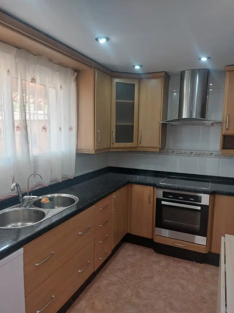 Cocina de Casa adosada de alquiler en Benalmádena con Aire acondicionado, Terraza y Amueblado