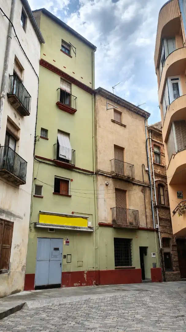 Vista exterior de Dúplex en venta en La Bisbal d'Empordà con Terraza, Balcón y Internet
