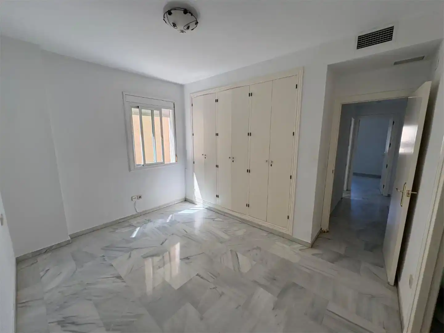 Habitación de Piso de alquiler en Tomares con Aire acondicionado, Piscina y Balcón