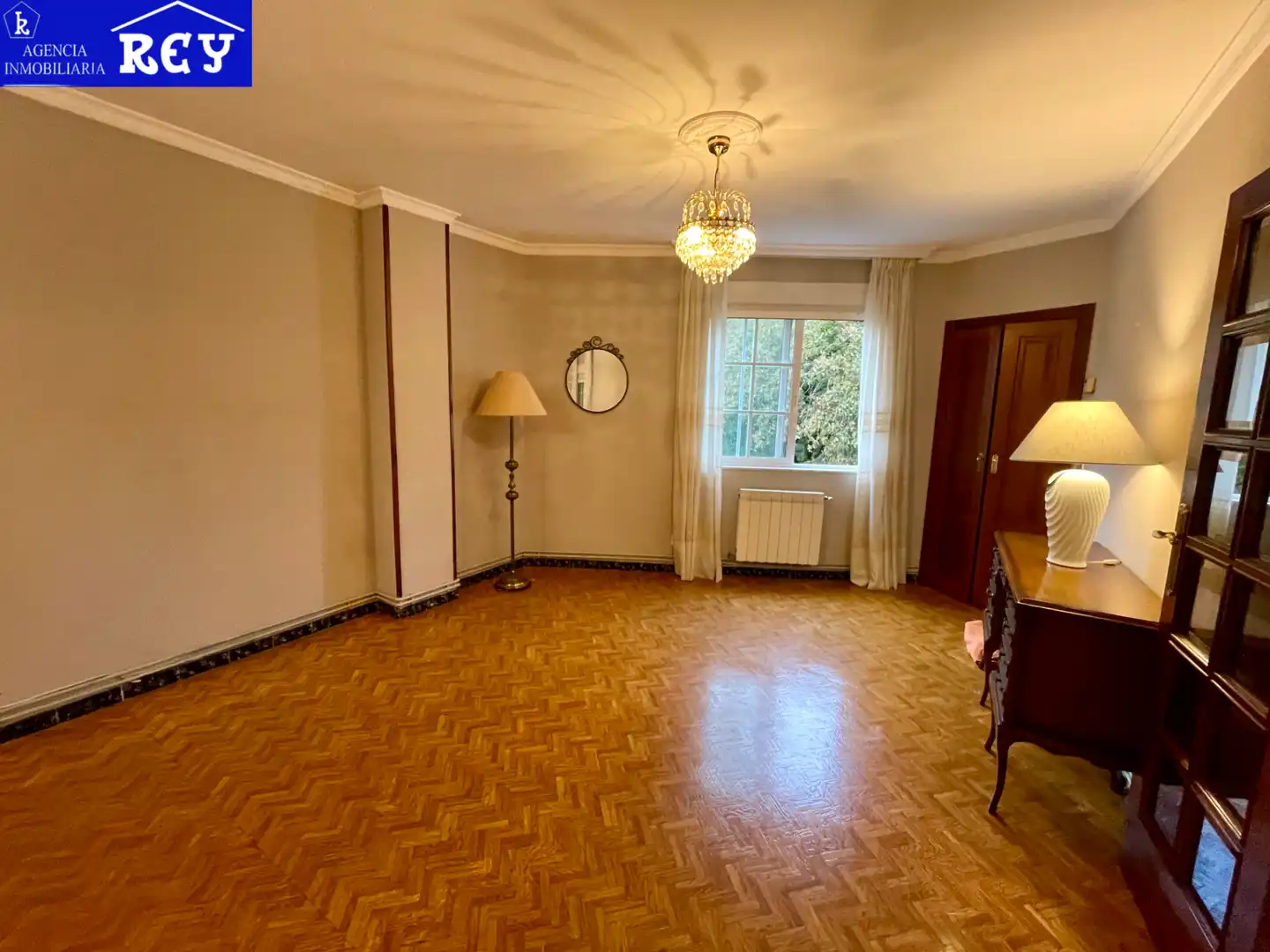 Dormitori de Pis en venda en Santiago de Compostela  amb Calefacció, Traster i Moblat