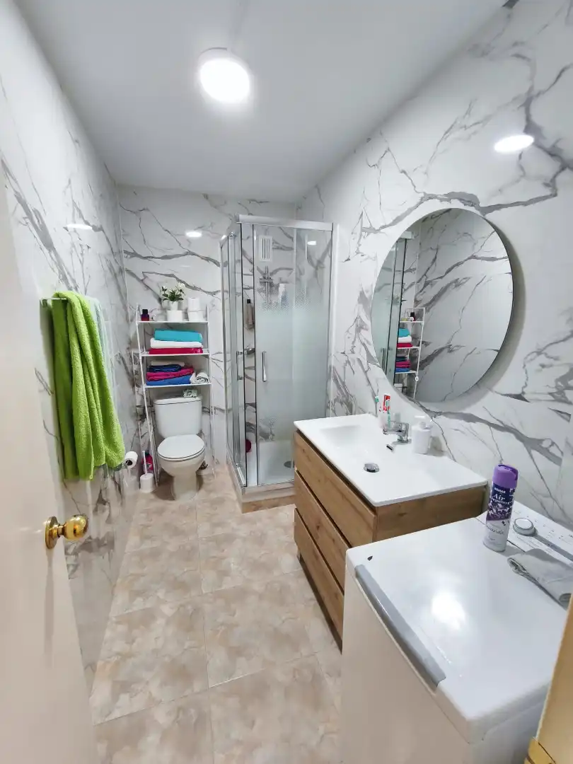Baño de Apartamento en venta en Salou con Aire acondicionado, Terraza y Lavadora