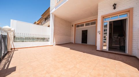 Ref PB045Descubre esta fantaacutestica casa adosada situada en una de las zonas maacutes coacutemodas y demandadas de Pilar de la