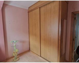 Dormitori de Apartament en venda en Ourense Capital  amb Calefacció, Parquet i Balcó