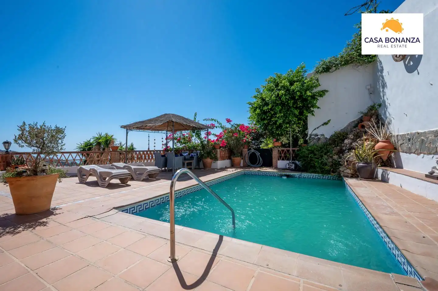 House with pool for sale in Loma del Gato