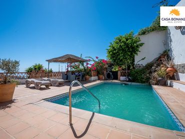 Casa con piscina en venta en Loma del Gato