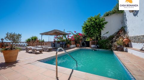 Villa de una planta con piscina y gran parcela 5 minutos de la playa.