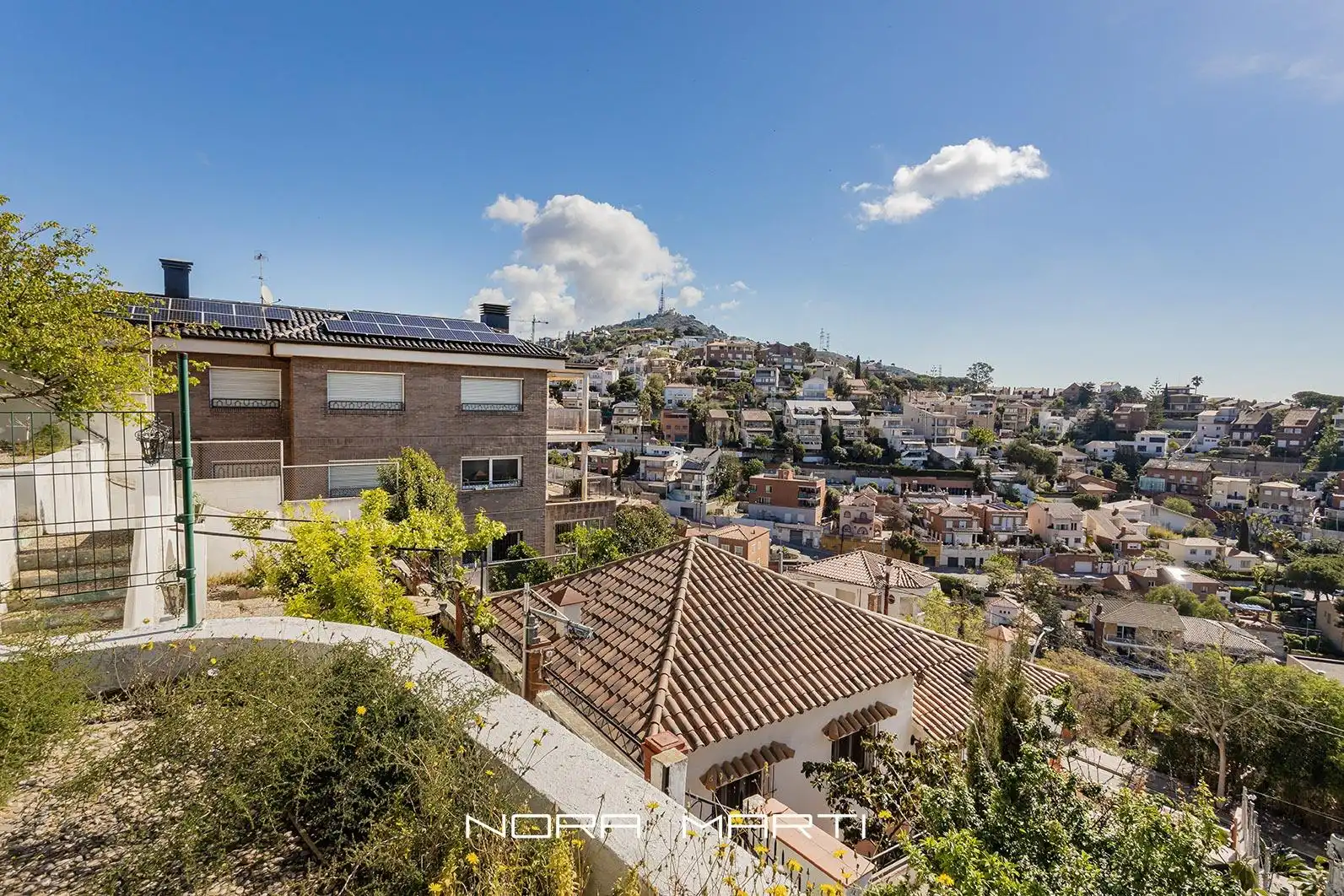 Vista exterior de Casa o chalet en venta en Esplugues de Llobregat con Jardín privado, Piscina y Alarma