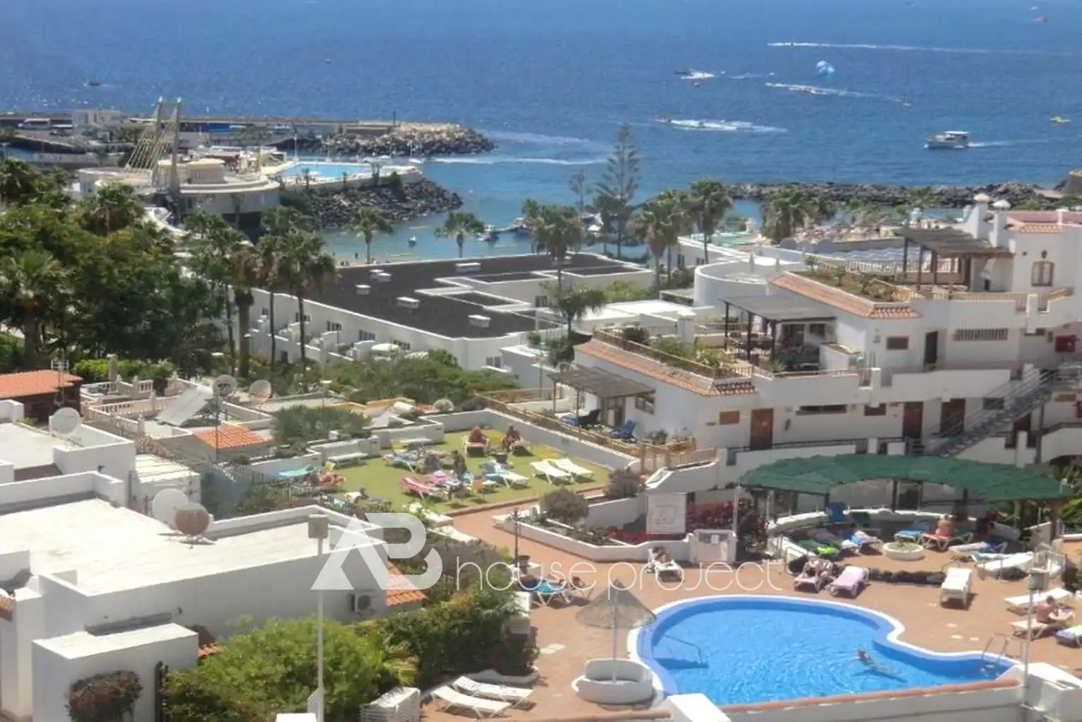 Vista exterior de Estudio en venta en Adeje con Terraza, Amueblado y Piscina comunitaria