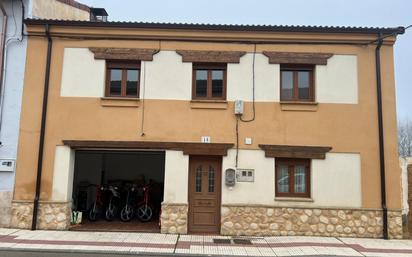 Vista exterior de Casa o xalet en venda en Valverde de la Virgen amb Calefacció i Traster