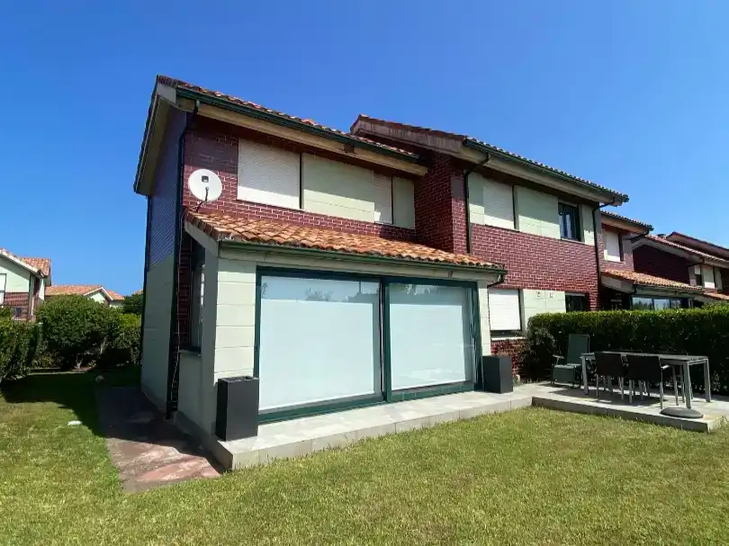 Vista exterior de Pis en venda en Piélagos amb Piscina