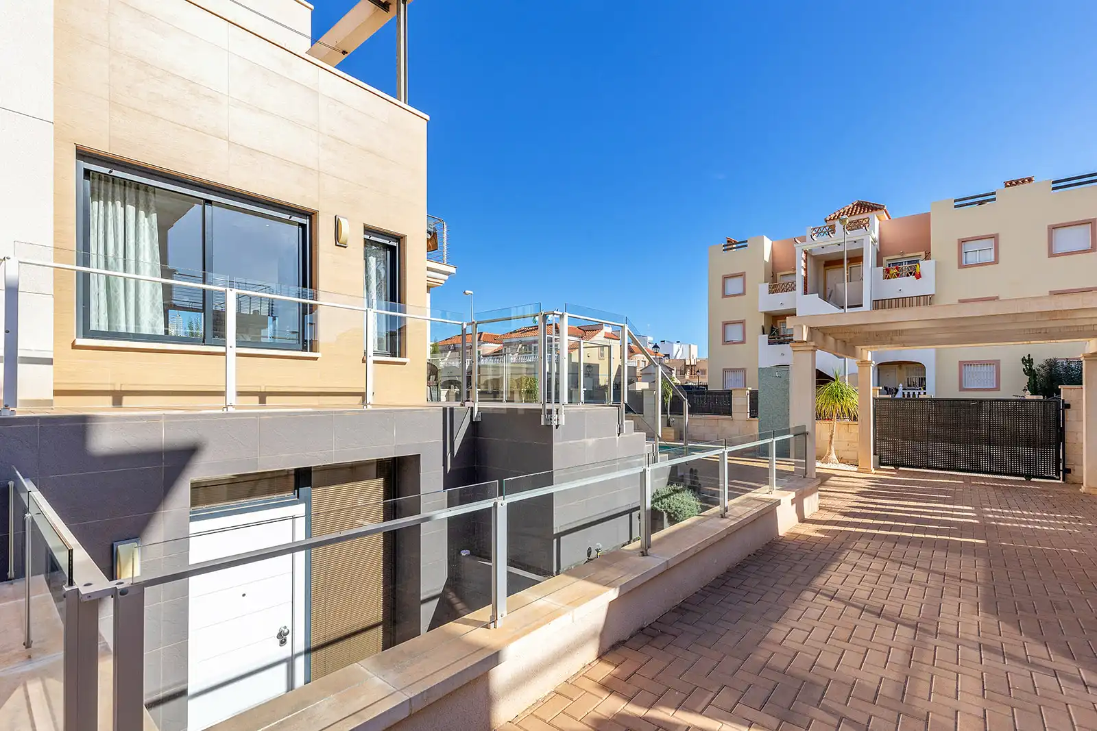 Vista exterior de Casa o chalet en venta en Orihuela con Piscina