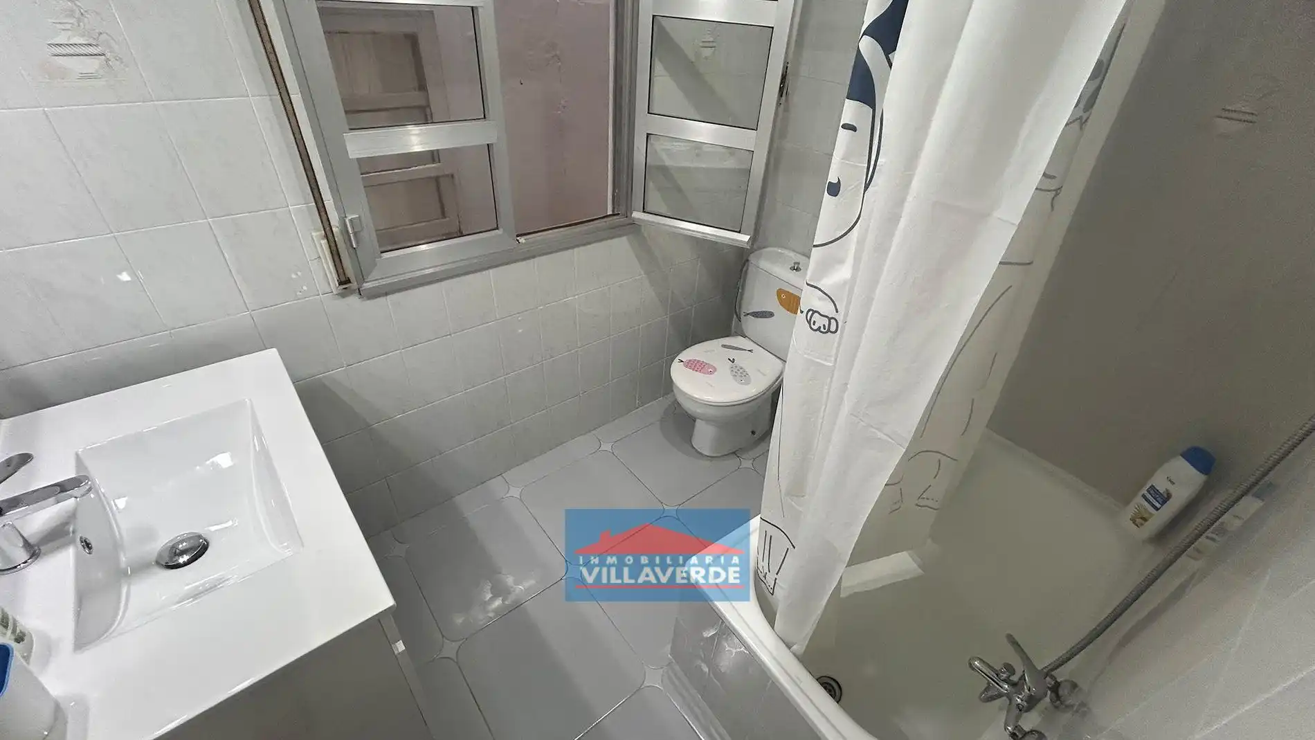 Baño de Casa o chalet de alquiler en Cangas  con Terraza