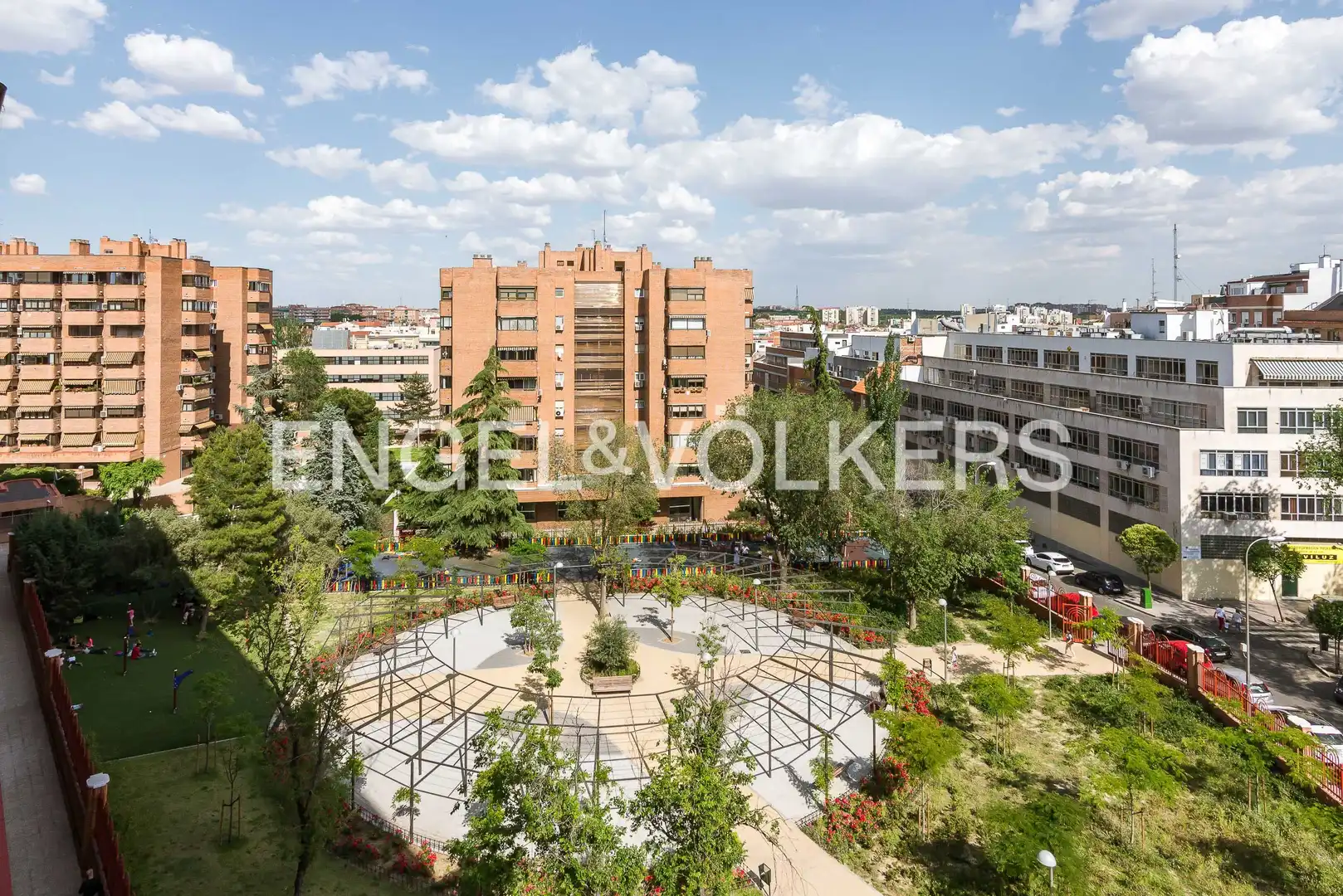 Vista exterior de Pis de lloguer en Madrid amb Aire condicionat, Calefacció i Jardí privat