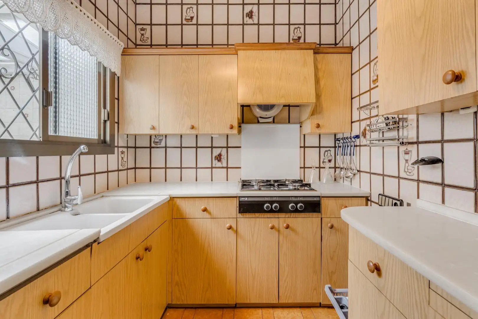 Küche von Einfamilien-Reihenhaus zum Verkauf in Barcelona mit Klimaanlage, Heizung und Terrasse